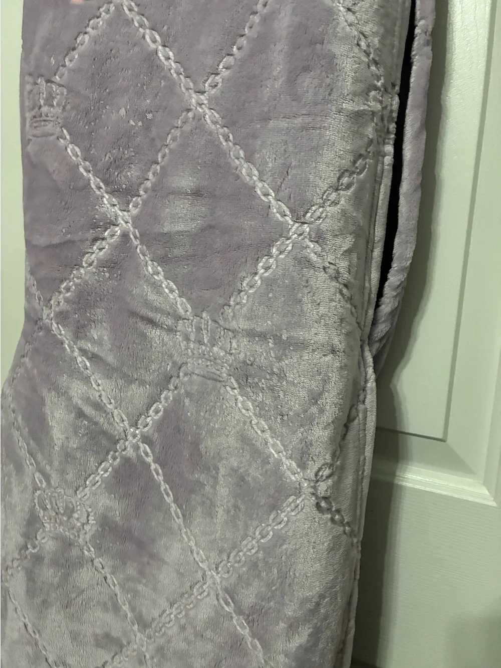 Crown & Chains throw blanket